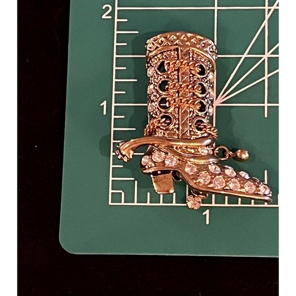 Vintage Gold Tone Cowboy Boot Brooch w/ Spurs Rhinestones & Lace Chain Accents - Picture 5 of 6